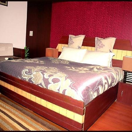 D2M Hotel Rohtak Esterno foto